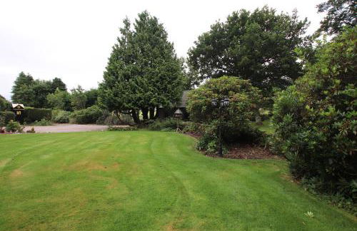 Serene Countryside Home with Manicured Gardens - Foto 47