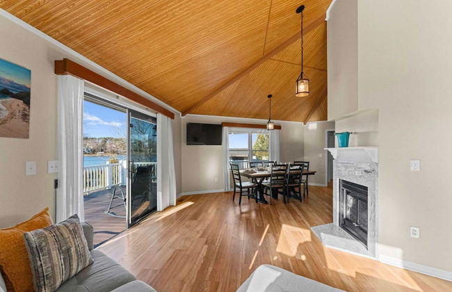 Pleasant Cove Waterfront Getaway With Fire Pit, Deck, and Lake Views - Foto 22