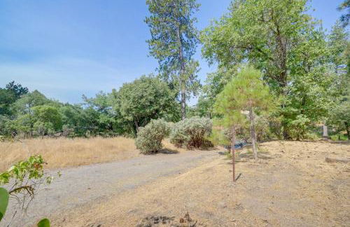 Rustic Cabin with Patio 8 Mi to Kings Canyon Park - Foto 24