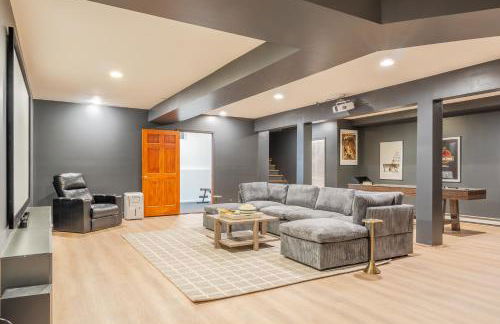 8BR Luxury Maplewood Manor, Hot Tub & Fire Pit - Foto 70