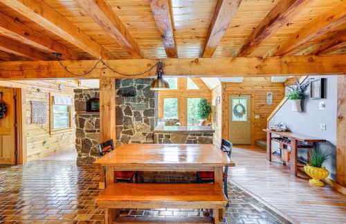 Spacious Wilmington Cabin Walk to Lake - Foto 10