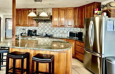 Secluded Riverfront Cabin with Bluff Views, Gated Privacy & Scenic Trail Access in Tahlequah, Oklahoma - Foto 10