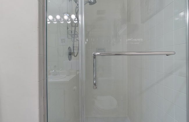 Serenity On Sutton 2 Bedroom Townhouse by RedAwning - Foto 23