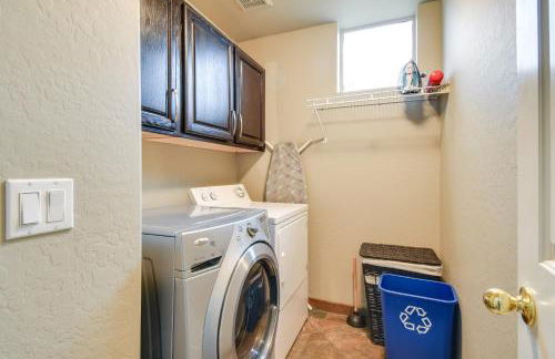 Luxe Couples Retreat with Pool and Outdoor Kitchen! - Foto 21