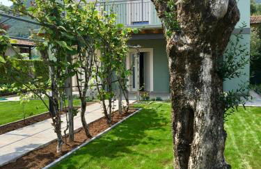 Casa con ampio terrazzo, vista lago e giardino - Foto 28