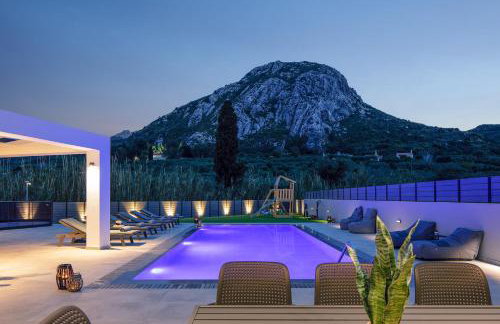 Del Sur Luxury Villa, Heated Pool & Utter Privacy, By ThinkVilla - Foto 1