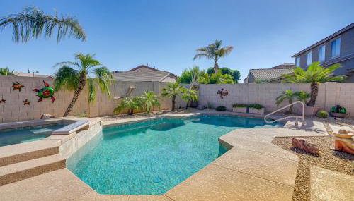 Walk to Parks Home with Pool in Surprise! - Foto 3