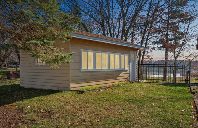 Cozy Lakefront Studio On Long Lake! Home by RedAwning - Foto 32