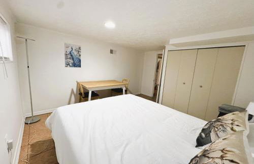 Entire 4 bedroom familyfriendly basement apartment, MetroWalk - Foto 27