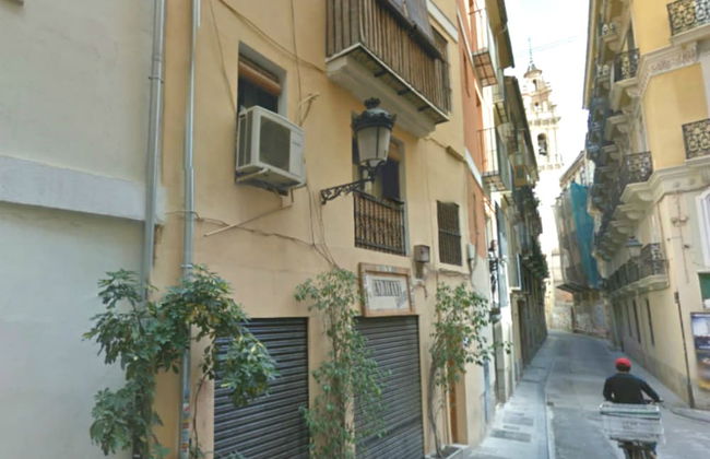 Al pie de la catedral - Photo 16