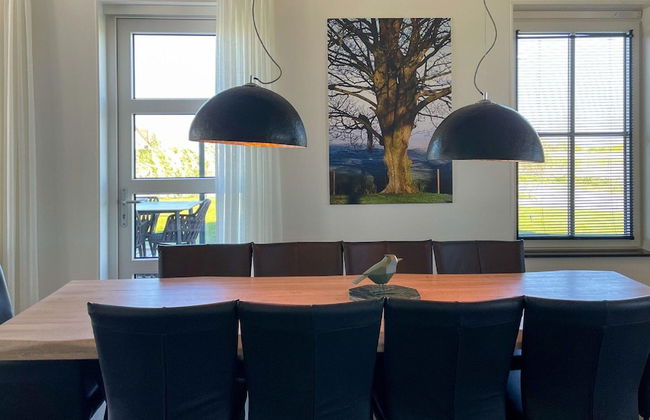 Villa by the Water With Sauna and Terrace - Foto 17