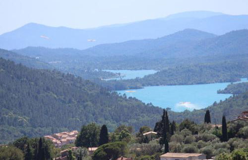 "La Colombe sous les Oliviers" Gîte jusqu'à 4 personnes - 75m2 - Sur Boooking - Rez de jardin Piscine Vue mer et lac - Foto 41