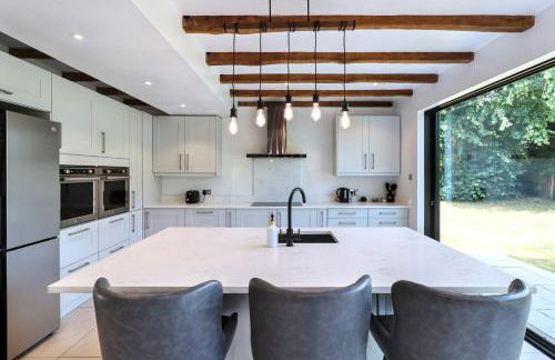 Beautiful arts and crafts home - Photo 16