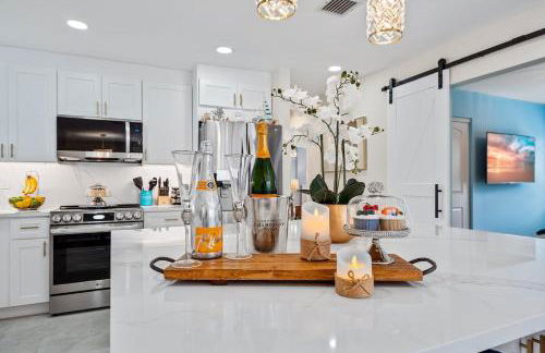 Chic 4BR Htd Pool, 5 min to beach, PAC-MAN, Games - Foto 27