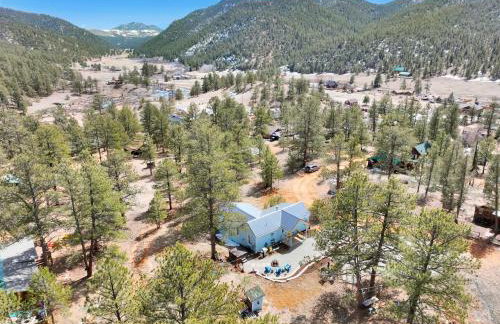 Timeless Pineview Cottage Hot Tub & Pet Friendly - Photo 43