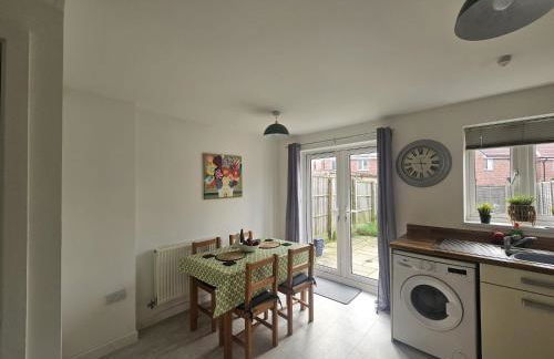 Homington House Long Stays Sleeps 7 Free Parking - Foto 7