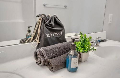 3BR Townhouse King Bed Garage Near NC State - Foto 11