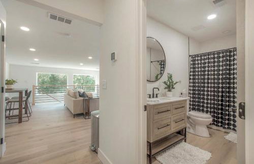 Sunflower Suite Modern Loft with Skyline Views - Foto 2