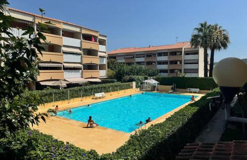 Appart proche plage, avec piscine et climatisation, parking privé - arrivée autonome - lit queen size - Photo 1