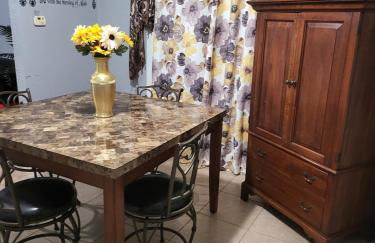 At the Center of Dearborn, MI 2 Bedroom apartment with backyard and balcony - Foto 22