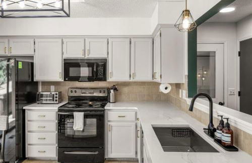 Back-40 Retreat with Hot Tub & Bike Garage - Photo 19