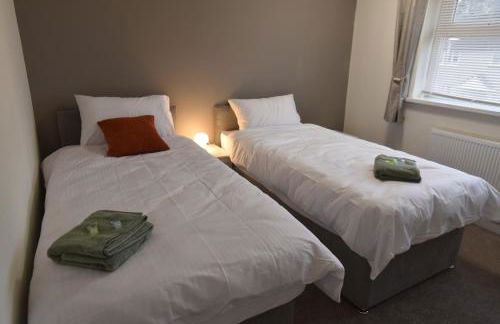 3 Bedrooms, Spacious, off road parking, Minimum 2 Nights - Foto 8