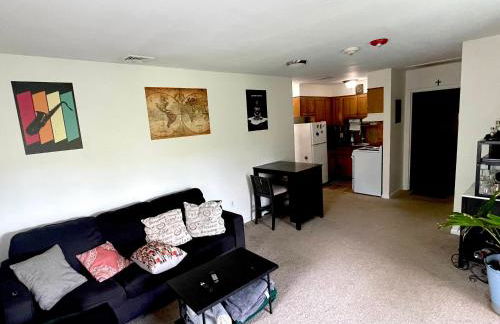 Cozy One-Bedroom Retreat in the Heart of Smithtown - Foto 1