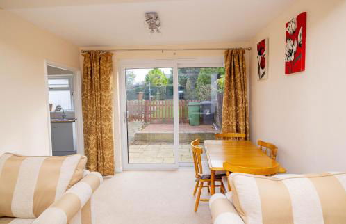 3 Bed - Sleeps 4 - Free Parking - Private Garden - Photo 23