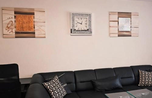 Familienfreundliche geräumige Design-Wohnung mit Balkon im Zentrum - APOLONIAliving - Foto 30