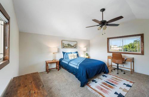 6-min walk to Lake - Home w/Fire-Pit & Pool Table - Foto 2