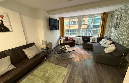 61 Moorfields city centre apartment sleeps 10 - Photo 2