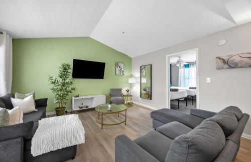 3BR Luxe Oasis near Downtown, Pool, Gym, Bball Crt - Foto 15