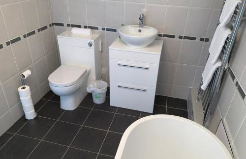 The Village Tavern Apartment - Photo 38