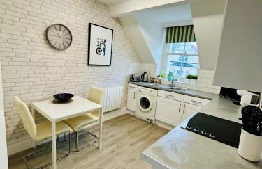 Willesden, Apartment 2, A beautifully furnished and spacious apartment located in the heart of Llandudno - Photo 18