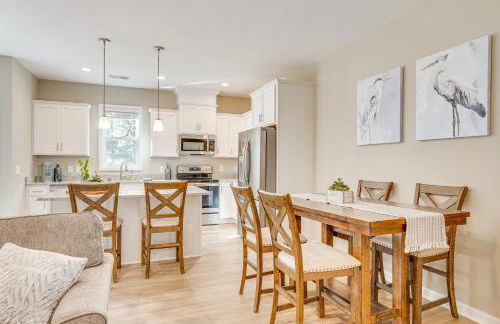 Coastal Beaufort Abode - Pool Access, Near Beaches - Foto 6