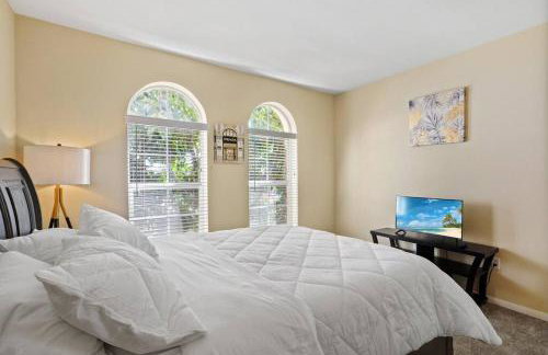 Luxury 2BR/2BA! 5 MIN to Disney! - Photo 23