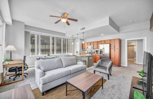 Luxury High-rise Condo w/ Views! Heart of Downtown - Photo 9