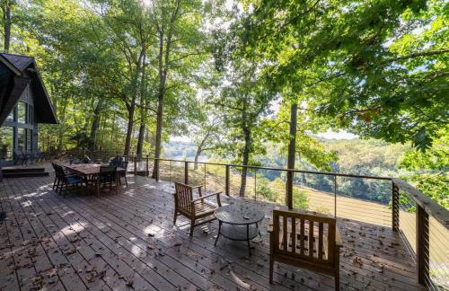 Exclusive Wooded Chalet w Magnificent River Views - Foto 50