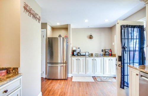 Waterfront Home with Dock and Yard in Hampton! - Foto 12