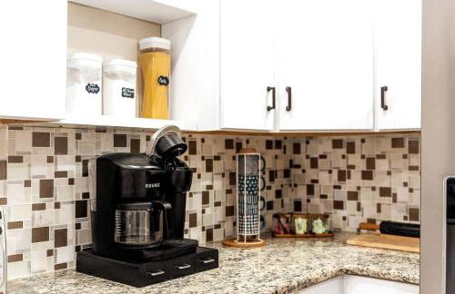 15min to Lincoln Ecuador vs Ivory Coast, Sleeps 12 - Foto 20