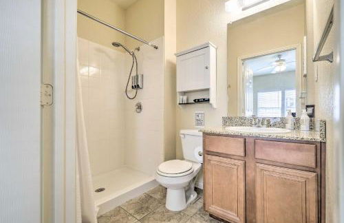 Walk to Lake Family Gem with Pool Access in Afton - Foto 14