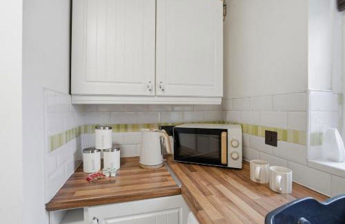 Modern Refurbished 2 Bed House Ideal for Business & Families - Foto 27