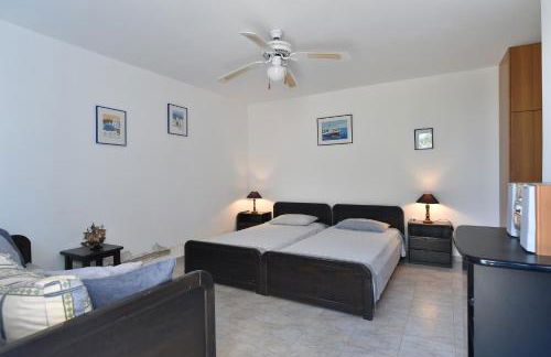 Sophia Villa Paros - Beachfront Villa at Lolantonis - Photo 44