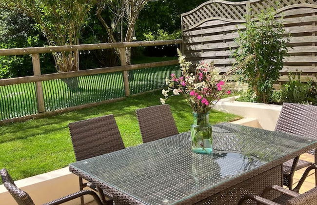 1 Courtyard Cottage With hot tub and Walled Garden - Foto 1