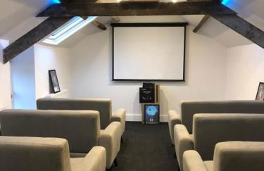 Snowdon House, 8 bedrooms, sleep 16, close to Blackrock Sand - Photo 6