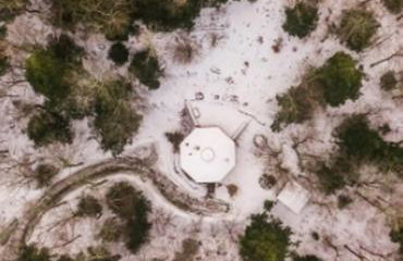 Imaginative Octogonal Glass Treehouse on Seven Private Acres near Great Barrington, MA - Foto 27