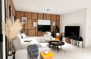 Lux Retreat with Pool Near Beach - Foto 47