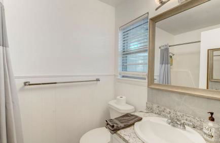 Owl Hoot Lake Retreat- Dock, beach & wooded haven! - Foto 42