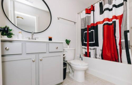 Birdsong Bungalow - Hot Tub, Game Room, Fire Pit - Foto 62