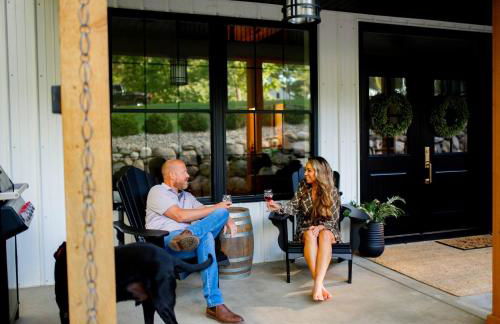 Luxury Barndo with Hot Tub, Indoor Sports Court, Private Acreage, and Near Notre Dame - Foto 45